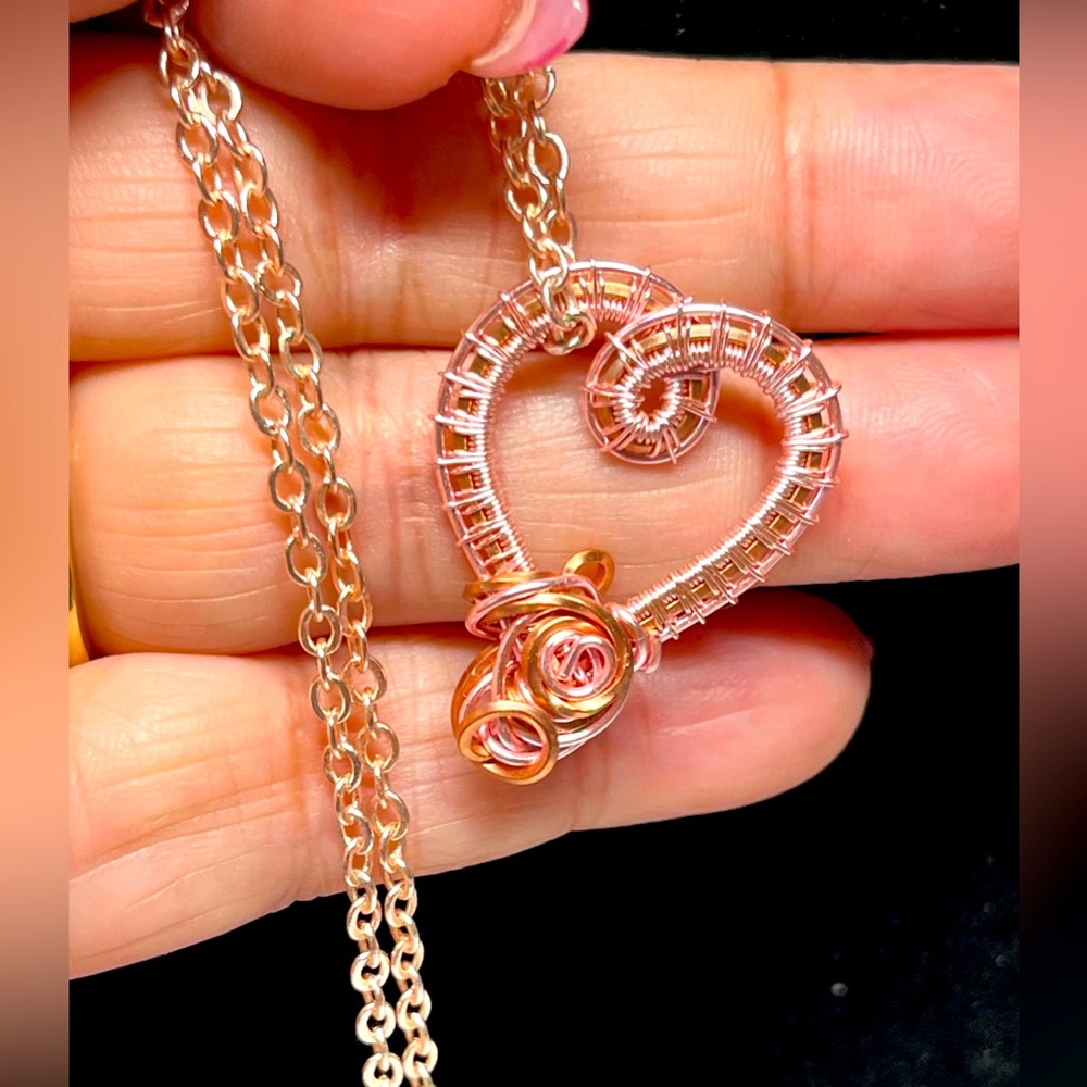💖🌺Wire wrapped heart/floating heart with chain